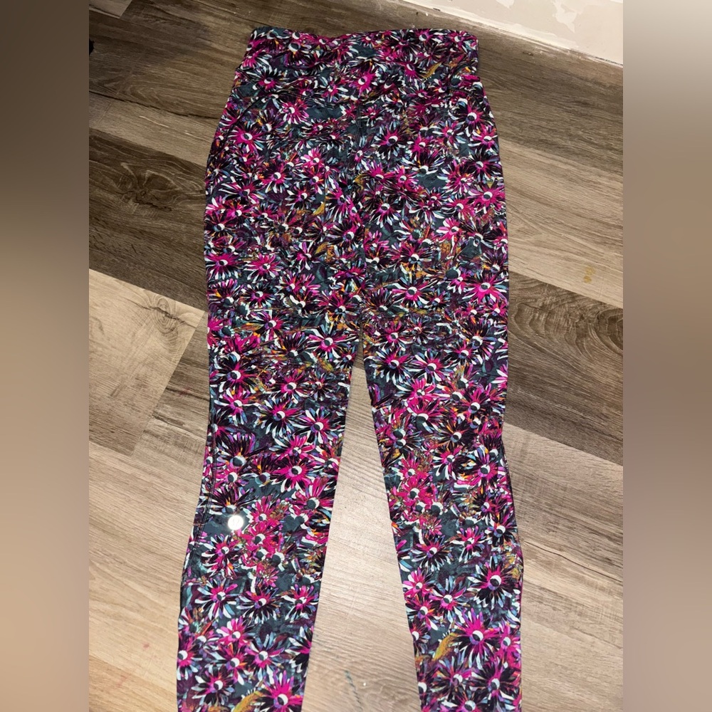 Lululemon base pace size 8 high rise